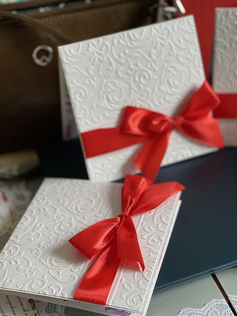 embosované oznámení